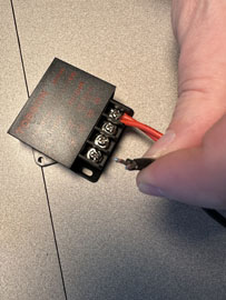 A hand holding a wire to a black box

AI-generated content may be incorrect.