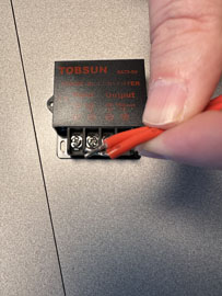 A person holding a cable

AI-generated content may be incorrect.